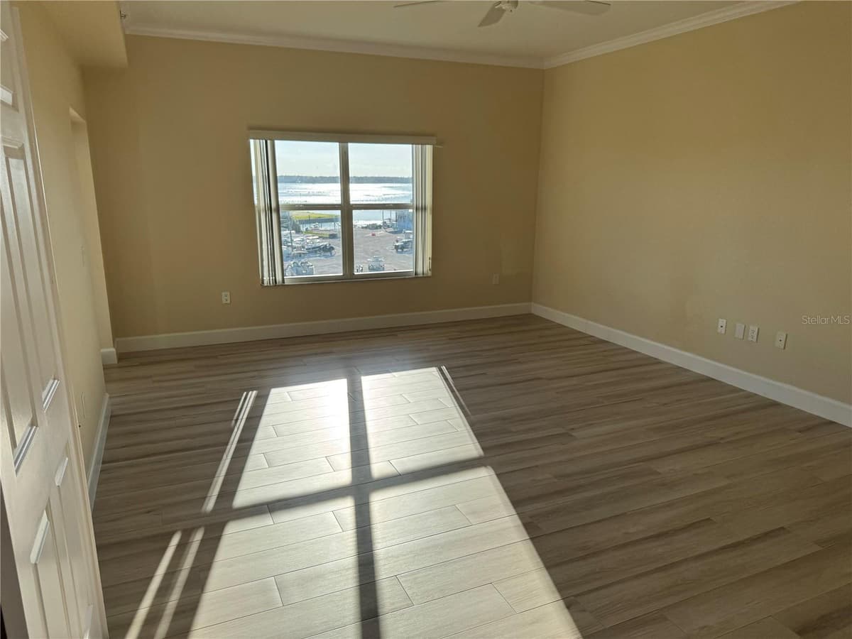 423 150TH AVENUE — photo 9 of 24