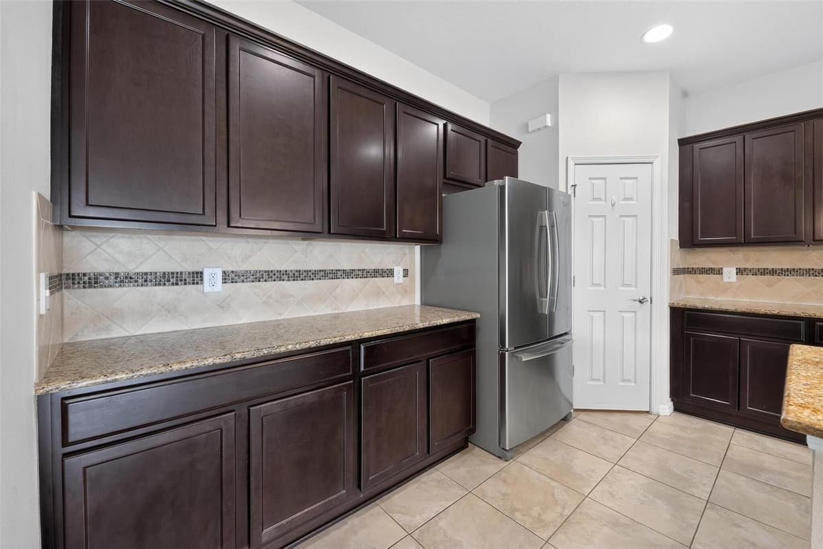 2130 LANDSIDE DRIVE — photo 12 of 36