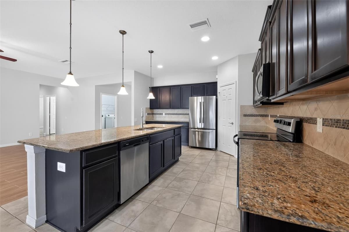 2130 LANDSIDE DRIVE — photo 11 of 36