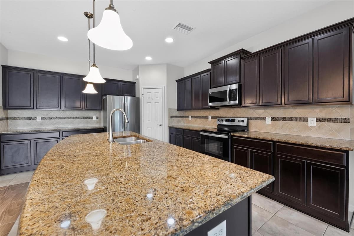 2130 LANDSIDE DRIVE — photo 13 of 36