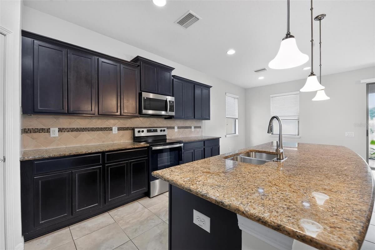2130 LANDSIDE DRIVE — photo 10 of 36