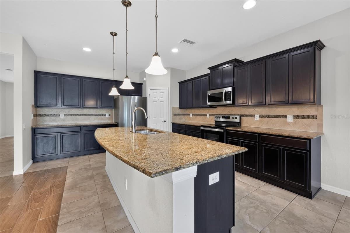 2130 LANDSIDE DRIVE — photo 14 of 36