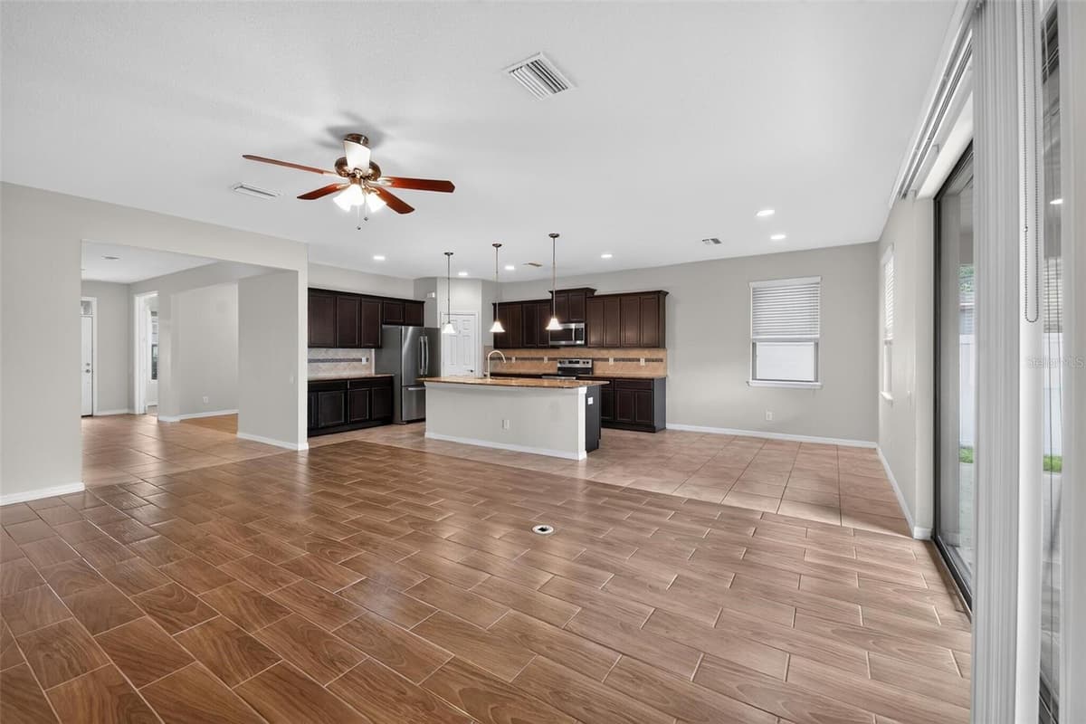 2130 LANDSIDE DRIVE — photo 8 of 36