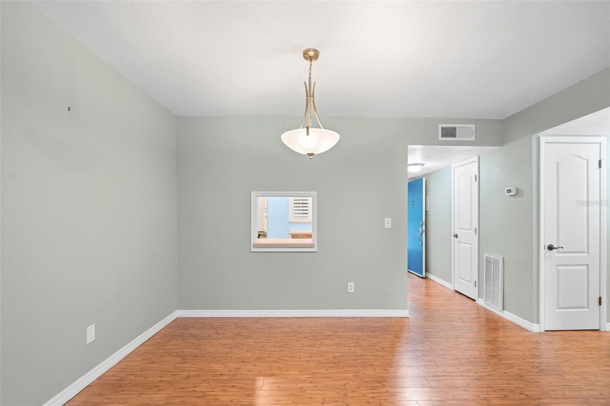 1310 GLEN OAKS DRIVE — photo 5 of 26
