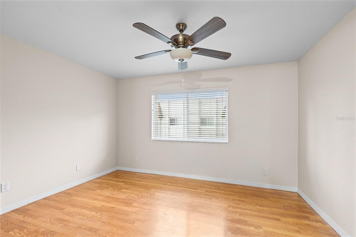 1310 GLEN OAKS DRIVE — photo 9 of 26