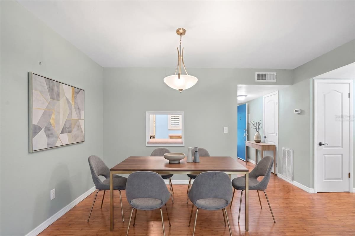 1310 GLEN OAKS DRIVE — photo 4 of 26