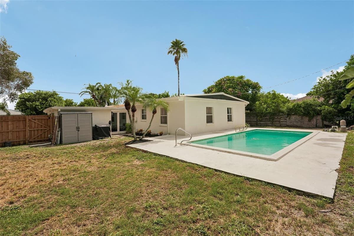 2406 FLORIDA BOULEVARD — photo 2 of 39