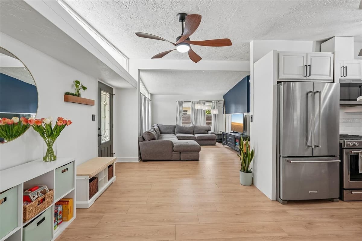 2406 FLORIDA BOULEVARD — photo 4 of 39