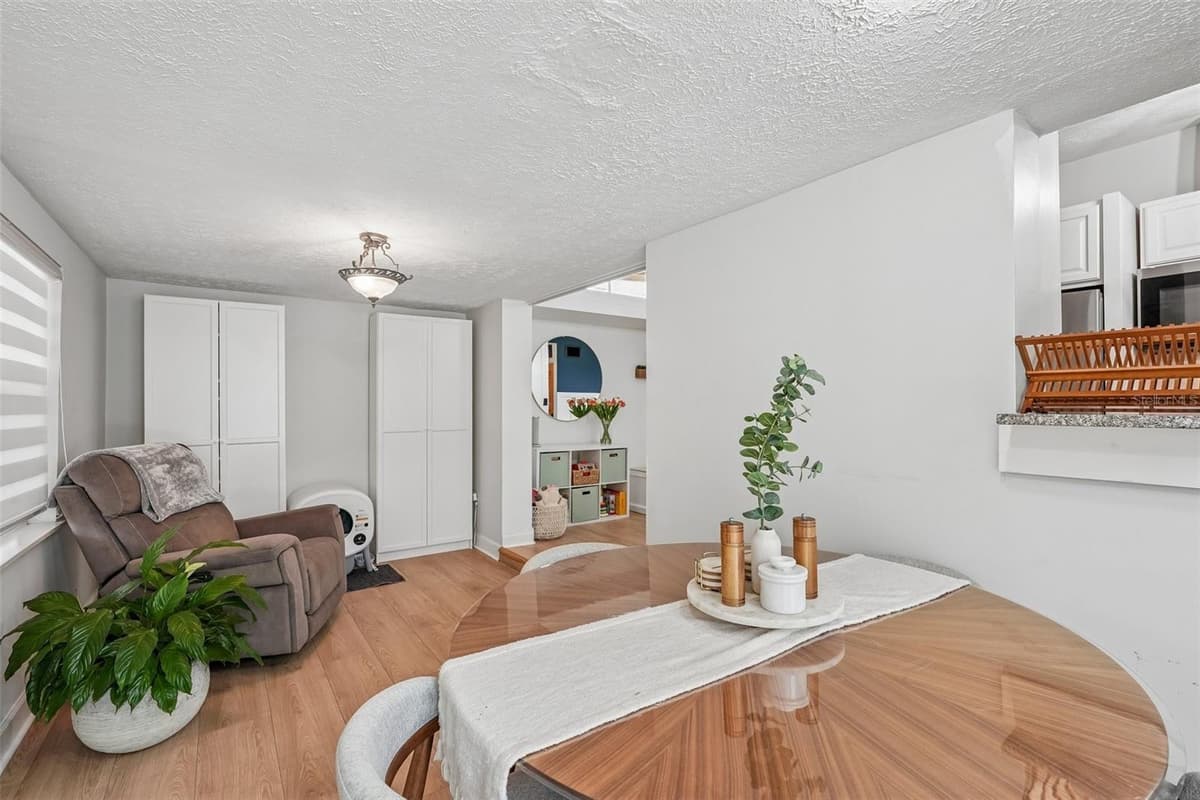 2406 FLORIDA BOULEVARD — photo 8 of 39