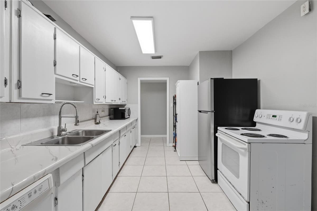 630 35TH TERRACE — photo 9 of 30