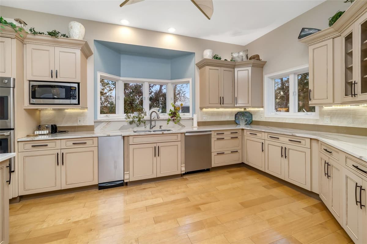 746 EAGLE POINT DRIVE — photo 13 of 63