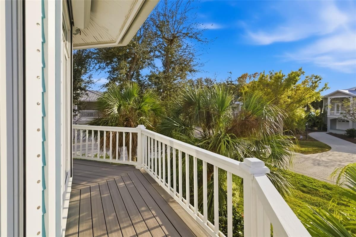746 EAGLE POINT DRIVE — photo 5 of 63