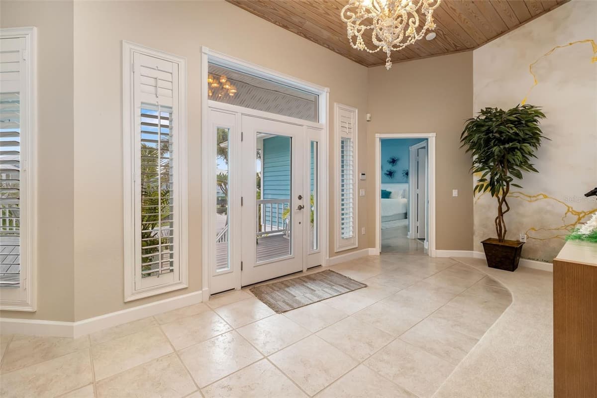 746 EAGLE POINT DRIVE — photo 10 of 63