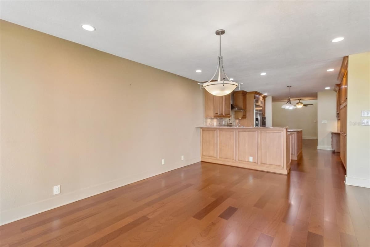 1111 BAYSHORE BOULEVARD — photo 10 of 66