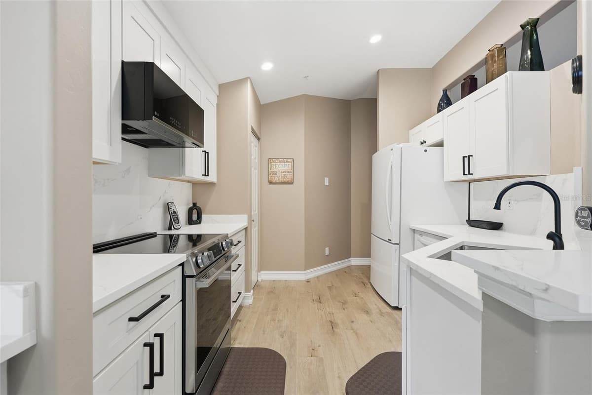 710 TARPON COVE DRIVE — photo 16 of 40