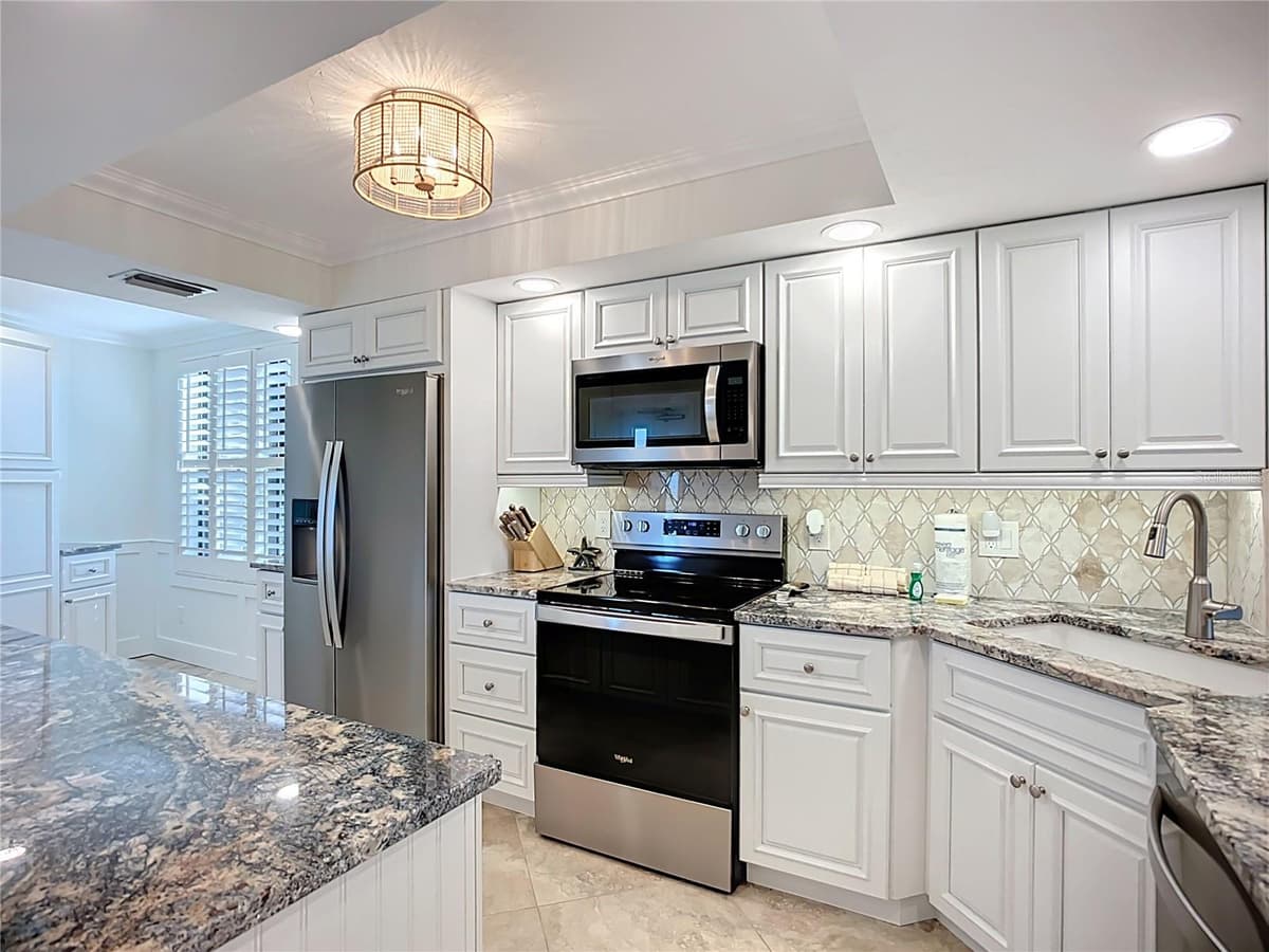 5770 MIDNIGHT PASS ROAD — photo 15 of 59