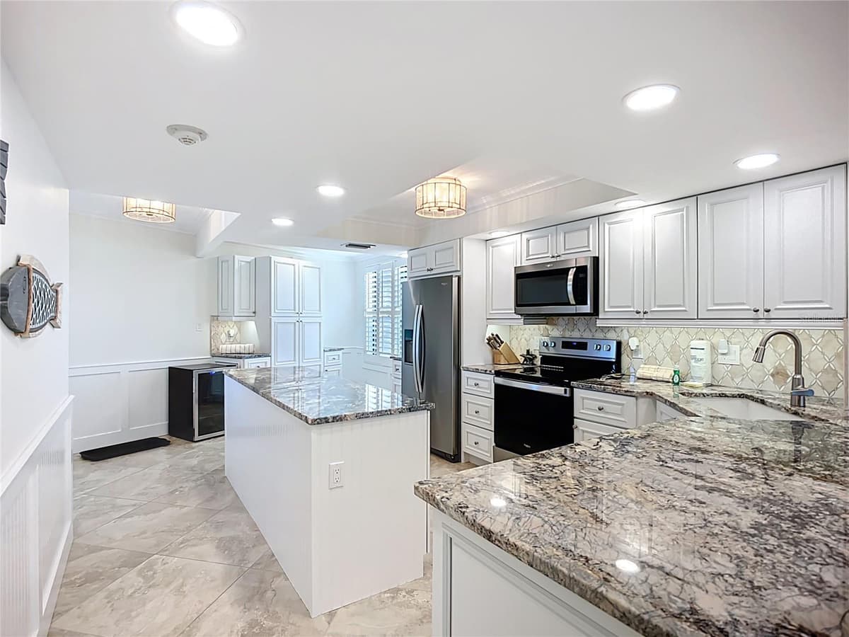 5770 MIDNIGHT PASS ROAD — photo 16 of 59