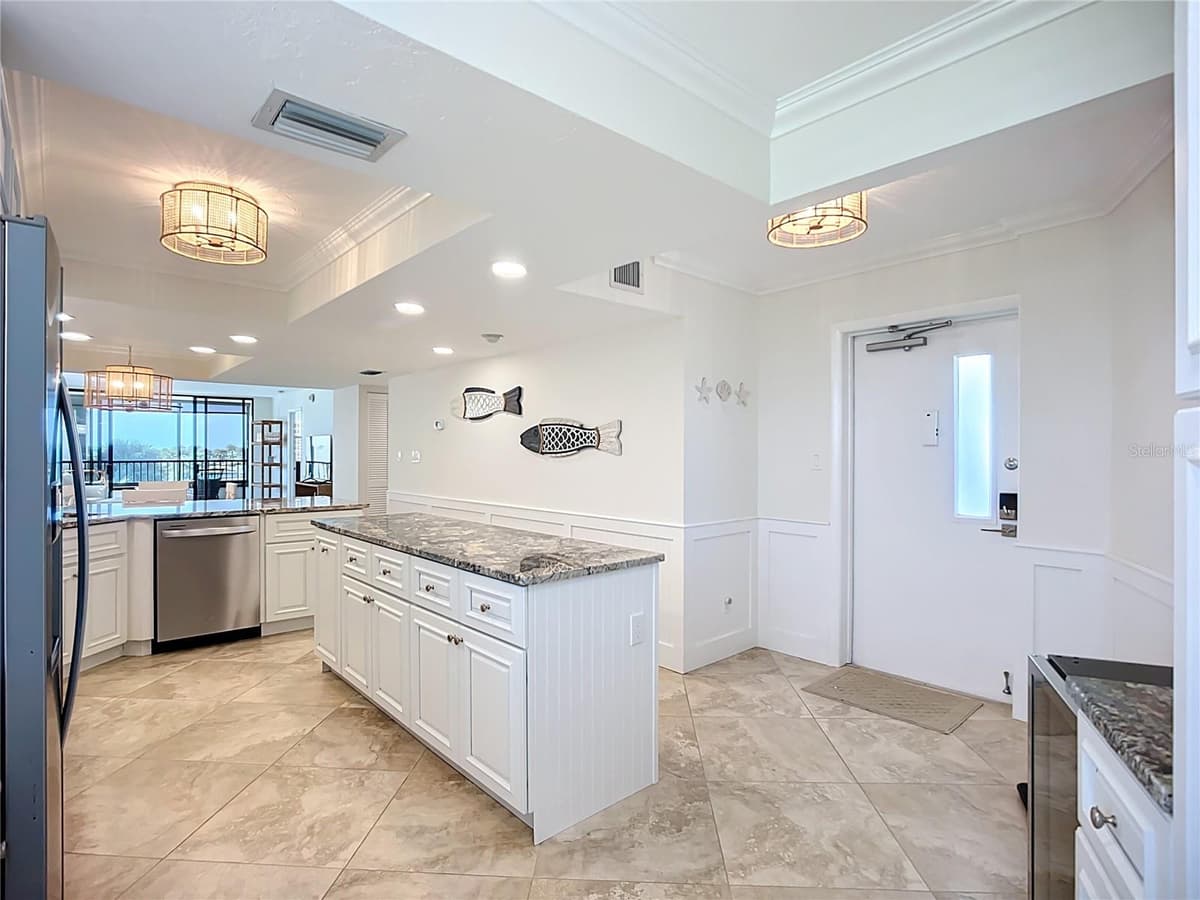 5770 MIDNIGHT PASS ROAD — photo 12 of 59