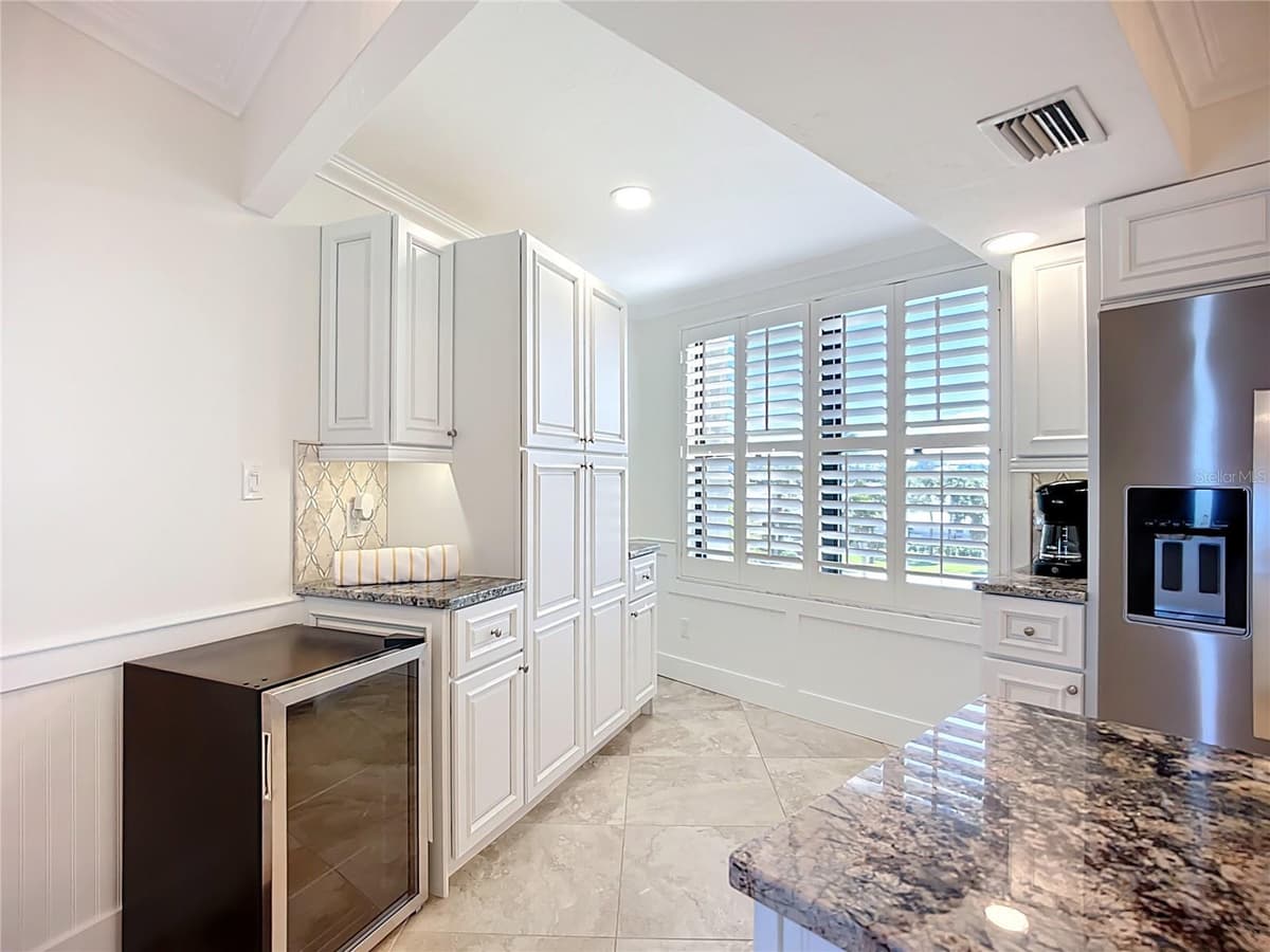 5770 MIDNIGHT PASS ROAD — photo 10 of 59