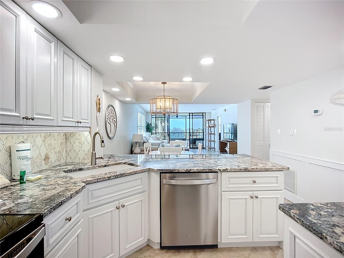 5770 MIDNIGHT PASS ROAD — photo 14 of 59
