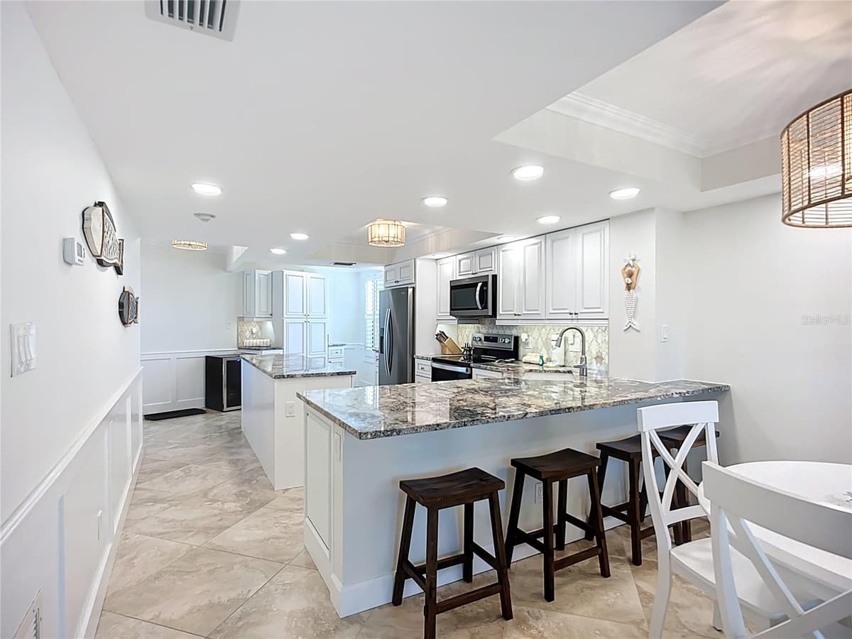 5770 MIDNIGHT PASS ROAD — photo 17 of 59