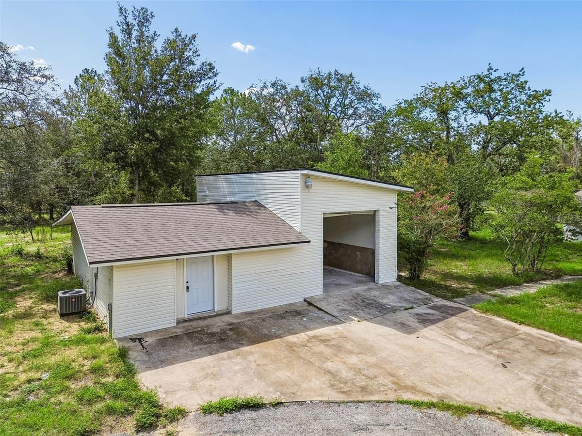 17503 GALVESTON STREET — photo 5 of 28