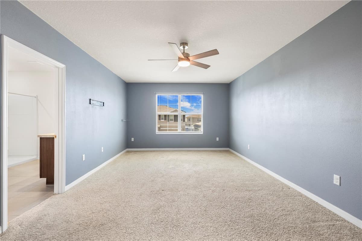 10212 GOLDEN LIGHT COURT — photo 10 of 48