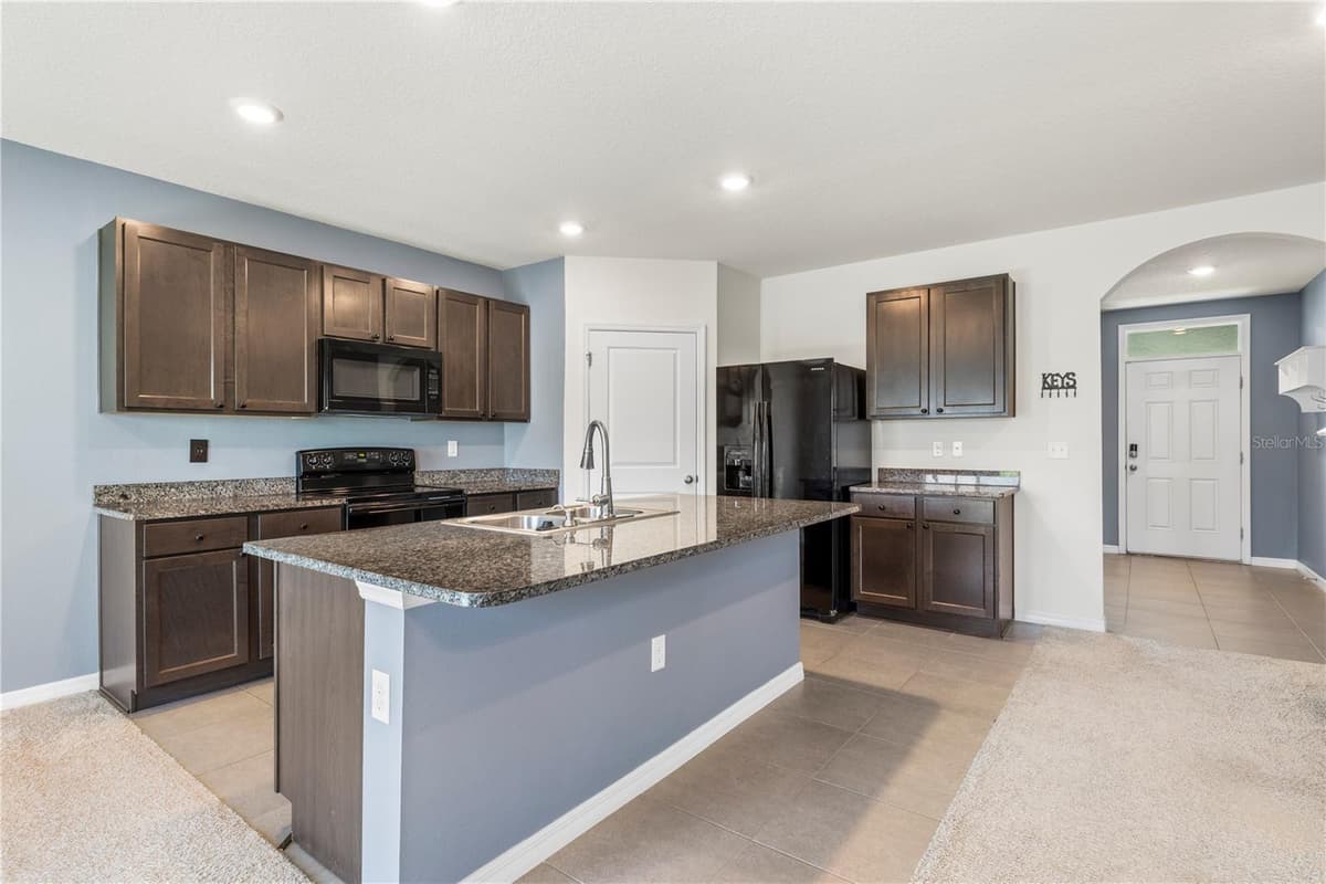 10212 GOLDEN LIGHT COURT — photo 16 of 48