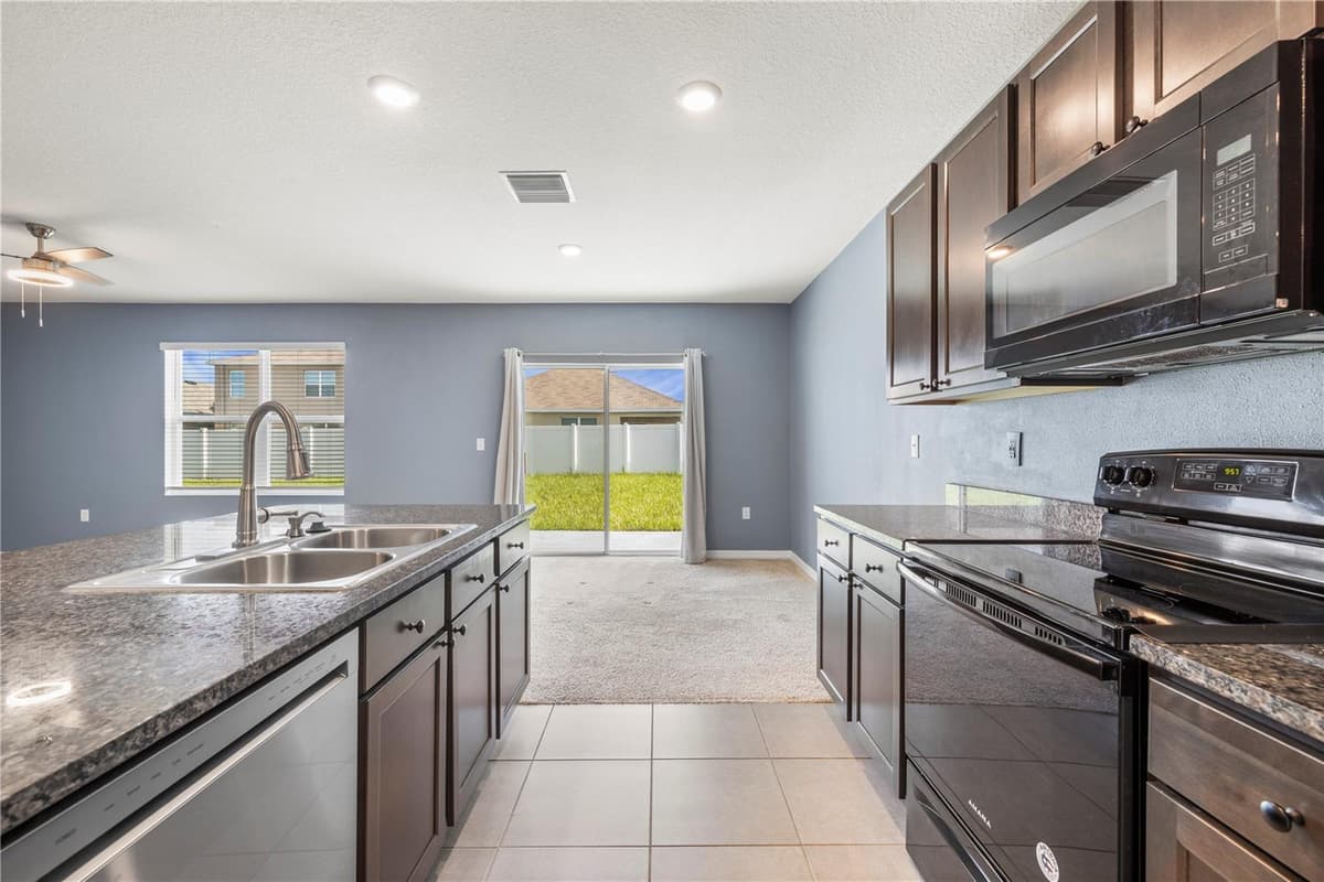 10212 GOLDEN LIGHT COURT — photo 14 of 48
