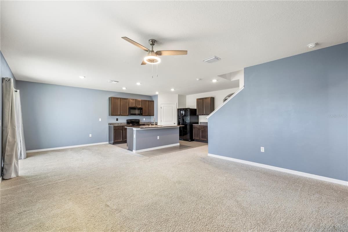 10212 GOLDEN LIGHT COURT — photo 9 of 48