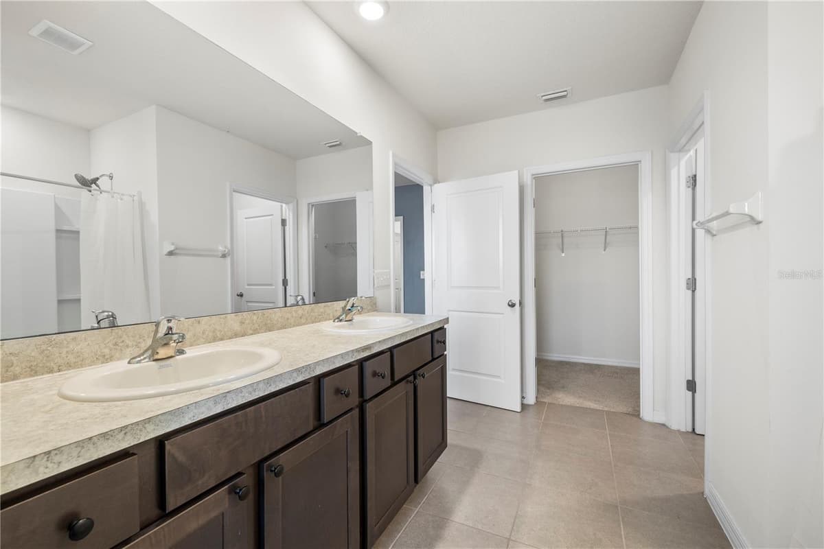 10212 GOLDEN LIGHT COURT — photo 33 of 48