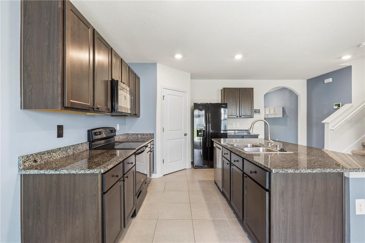 10212 GOLDEN LIGHT COURT — photo 15 of 48