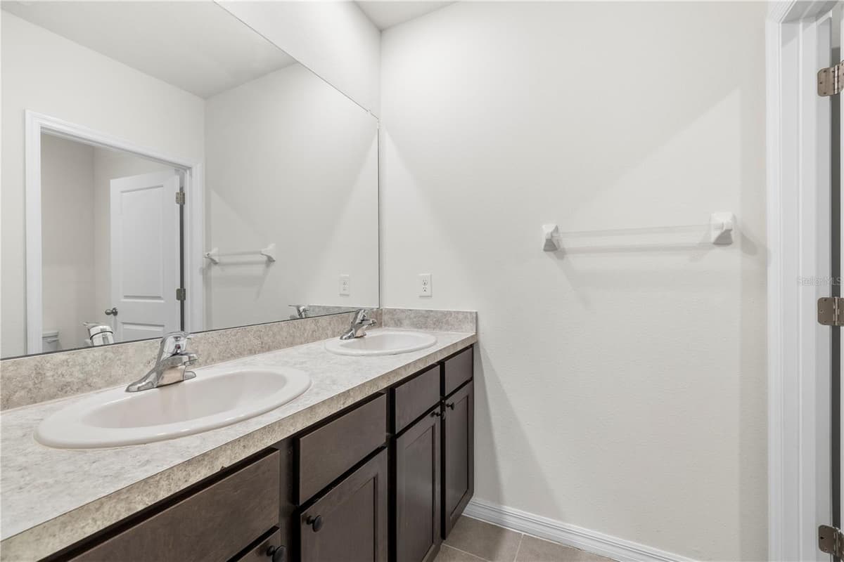 10212 GOLDEN LIGHT COURT — photo 32 of 48