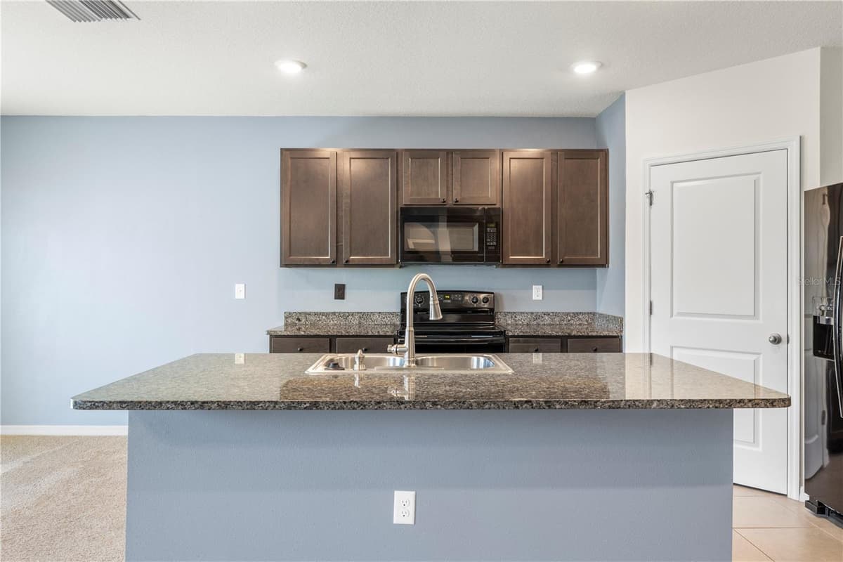 10212 GOLDEN LIGHT COURT — photo 18 of 48