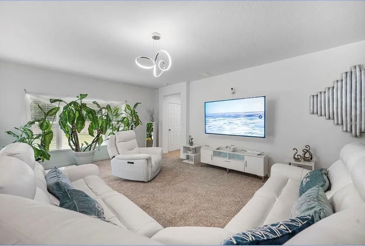 535 DARSHIRE AVENUE — photo 13 of 32