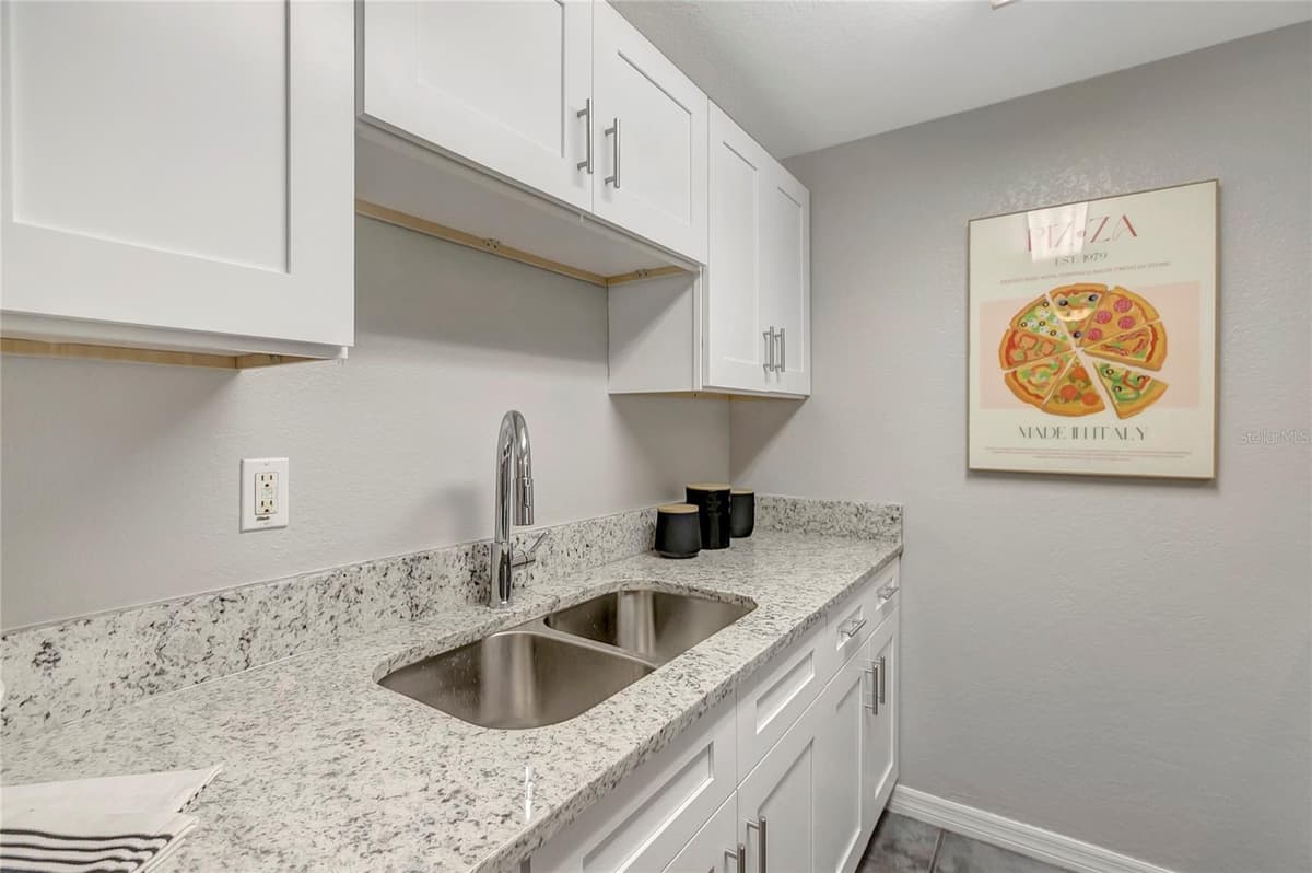 3908 HANNA AVENUE — photo 12 of 41