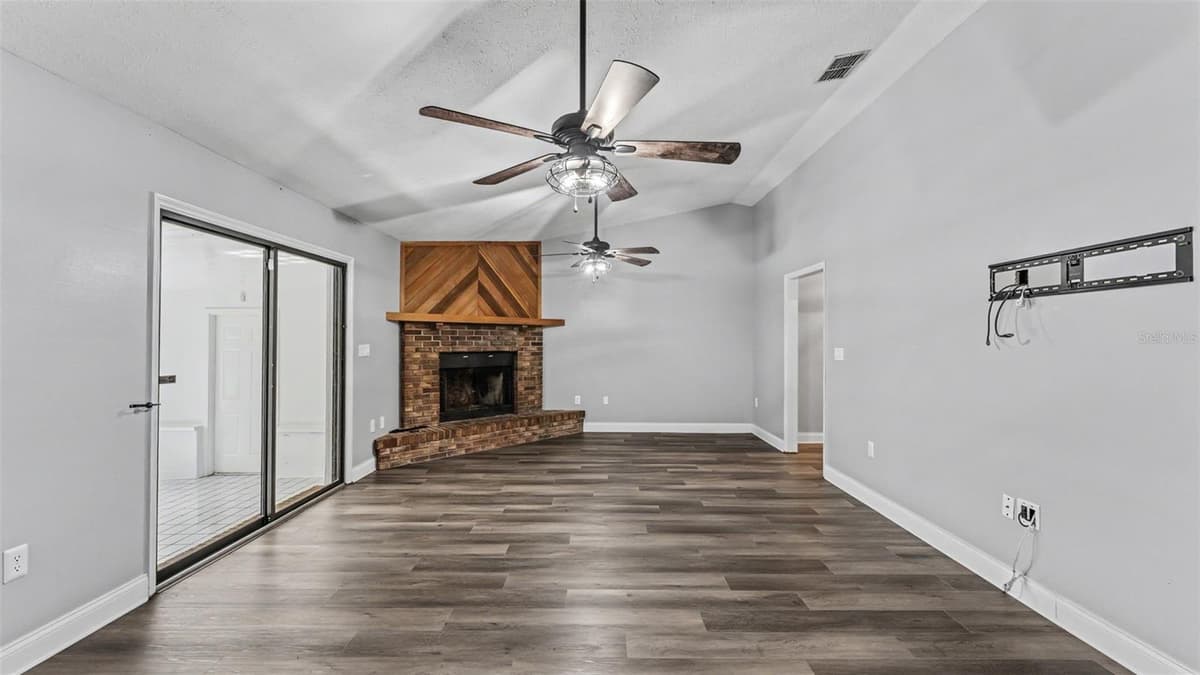 5195 OAKWOOD TRAIL — photo 5 of 45