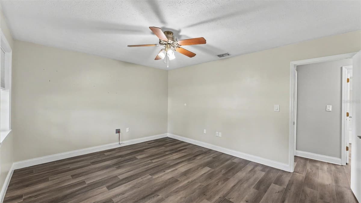 5195 OAKWOOD TRAIL — photo 19 of 45