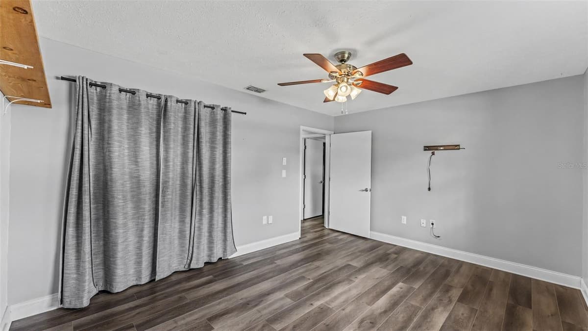 5195 OAKWOOD TRAIL — photo 15 of 45