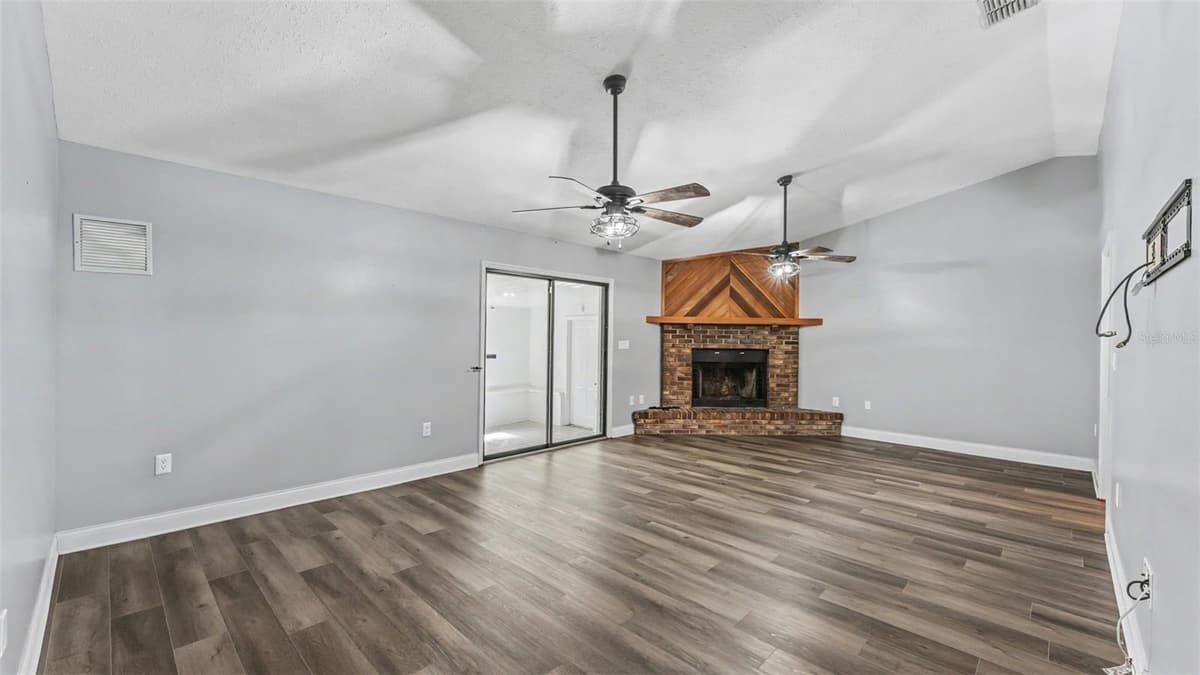 5195 OAKWOOD TRAIL — photo 7 of 45