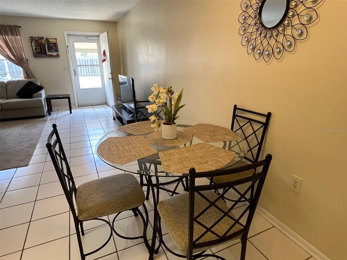 670 GREEN VALLEY ROAD — photo 14 of 33