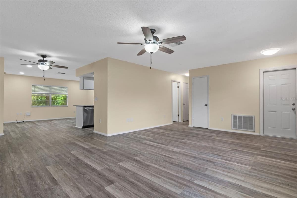9108 SPRING HILL DRIVE — photo 8 of 35