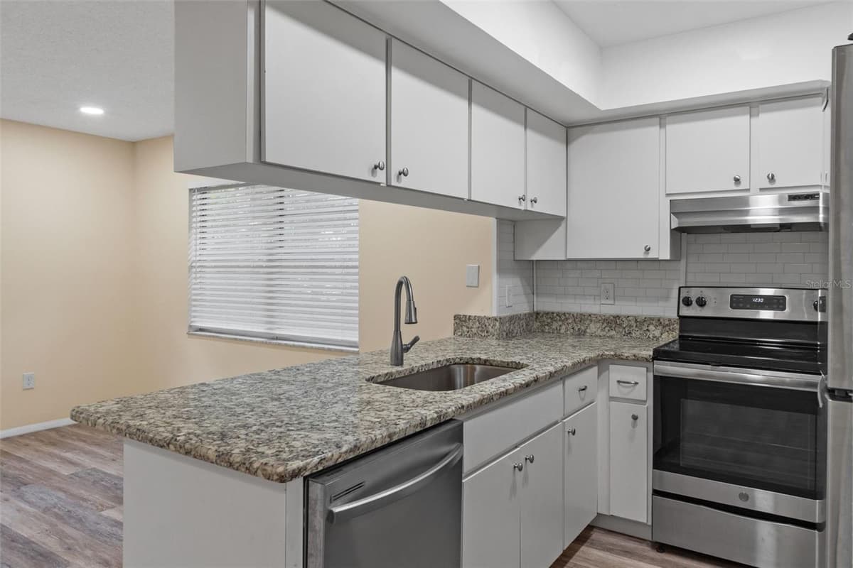 9108 SPRING HILL DRIVE — photo 13 of 35