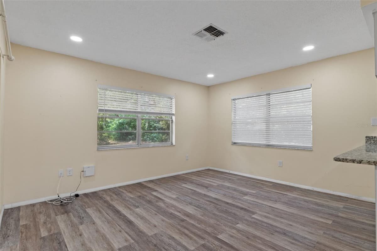 9108 SPRING HILL DRIVE — photo 15 of 35