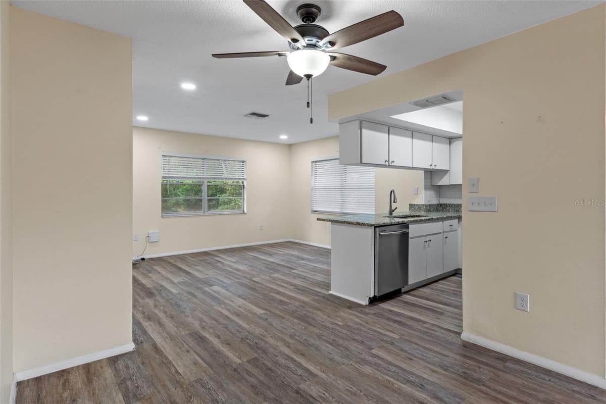 9108 SPRING HILL DRIVE — photo 11 of 35