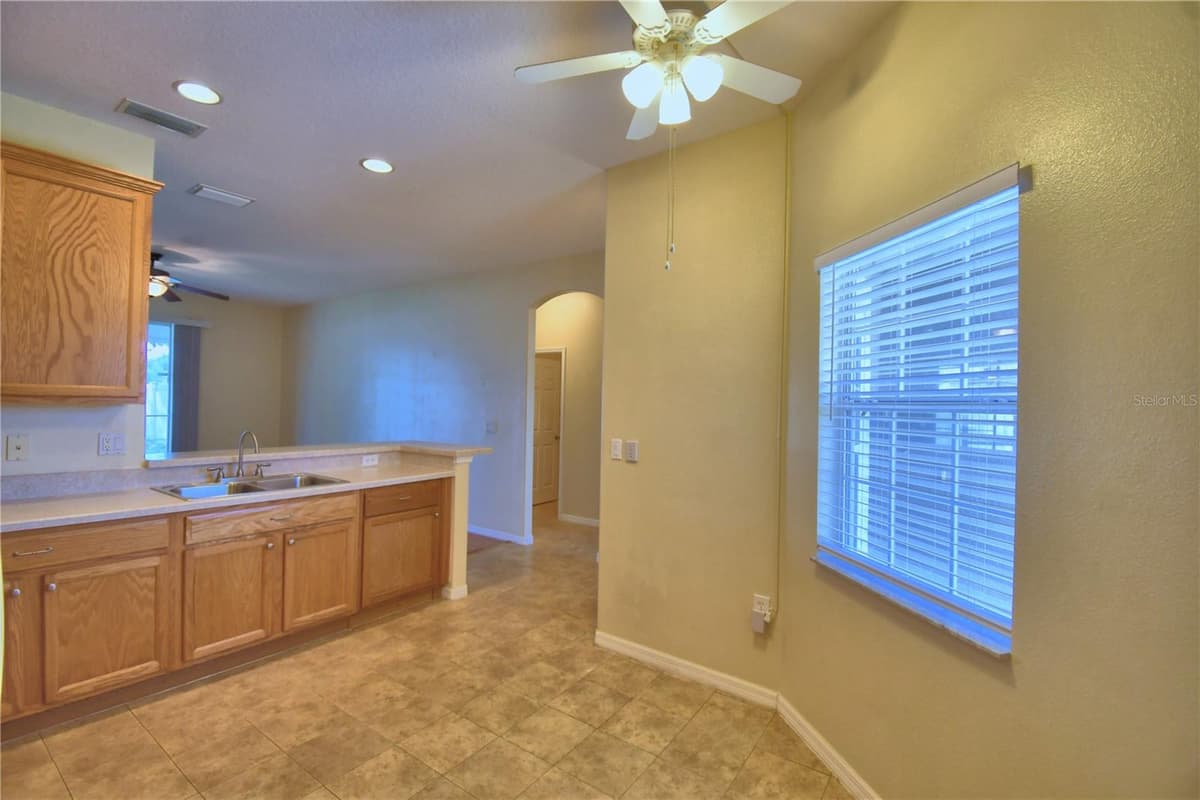 5621 FOREST RIDGE DRIVE — photo 13 of 52