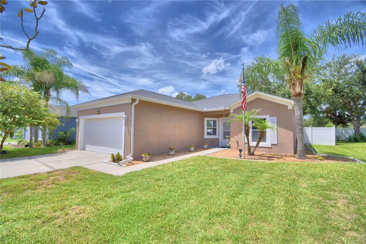 5621 FOREST RIDGE DRIVE — photo 5 of 52