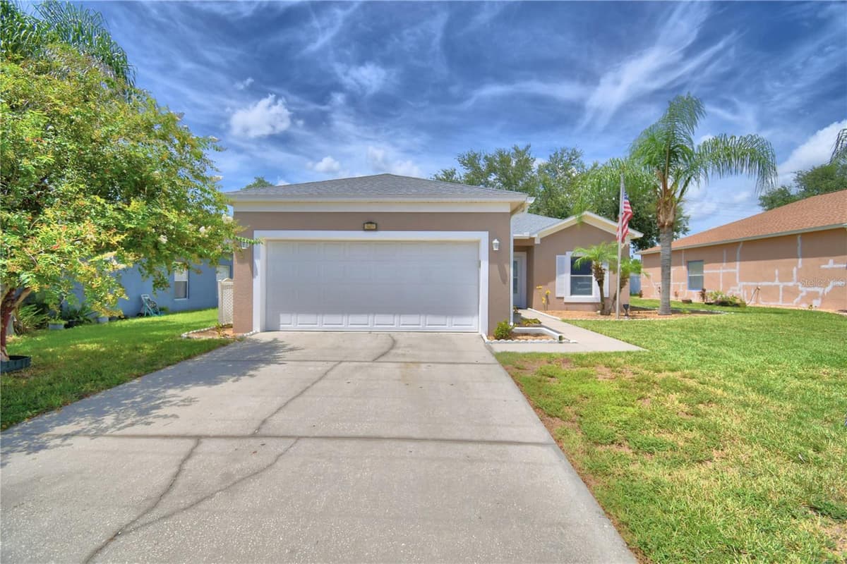 5621 FOREST RIDGE DRIVE — photo 4 of 52