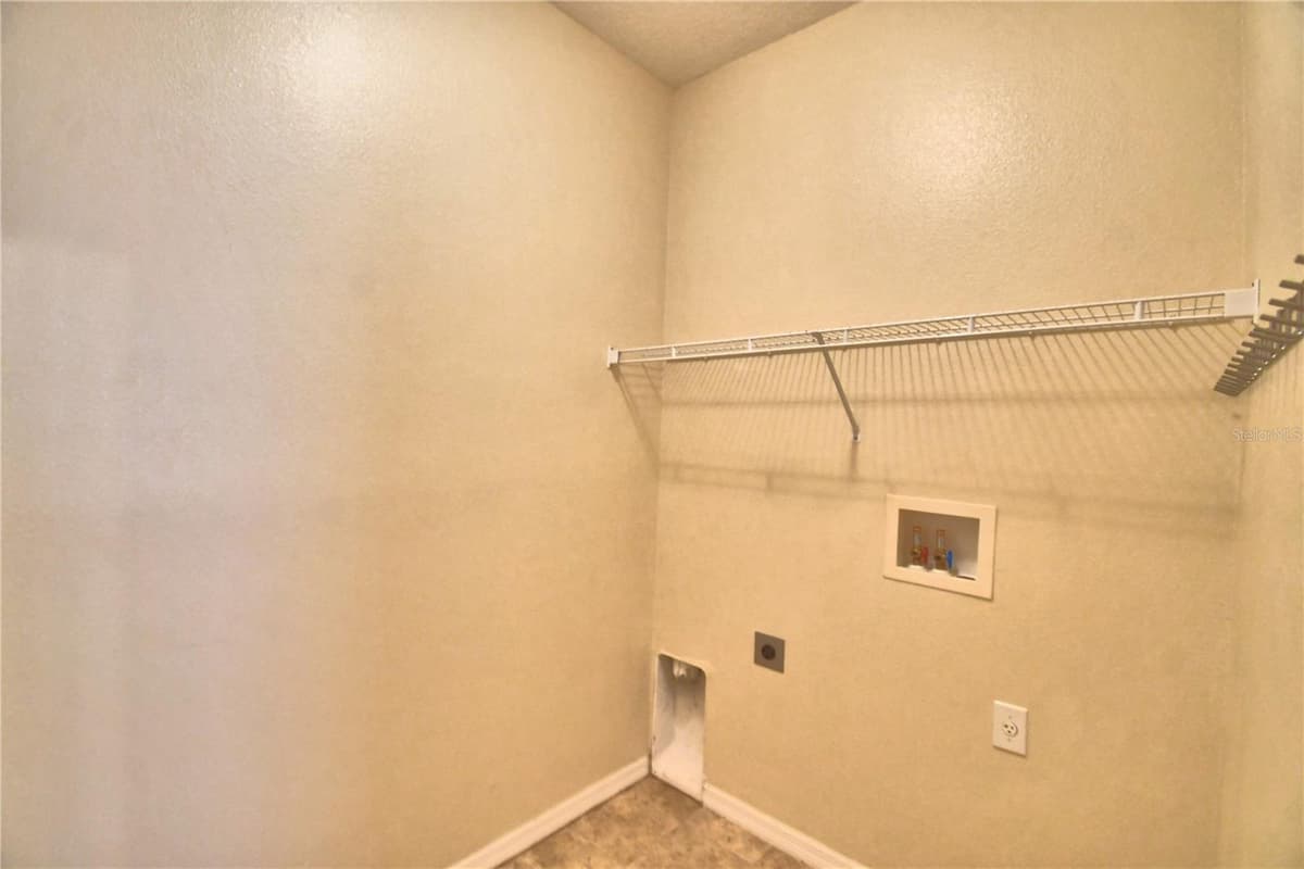 5621 FOREST RIDGE DRIVE — photo 15 of 52