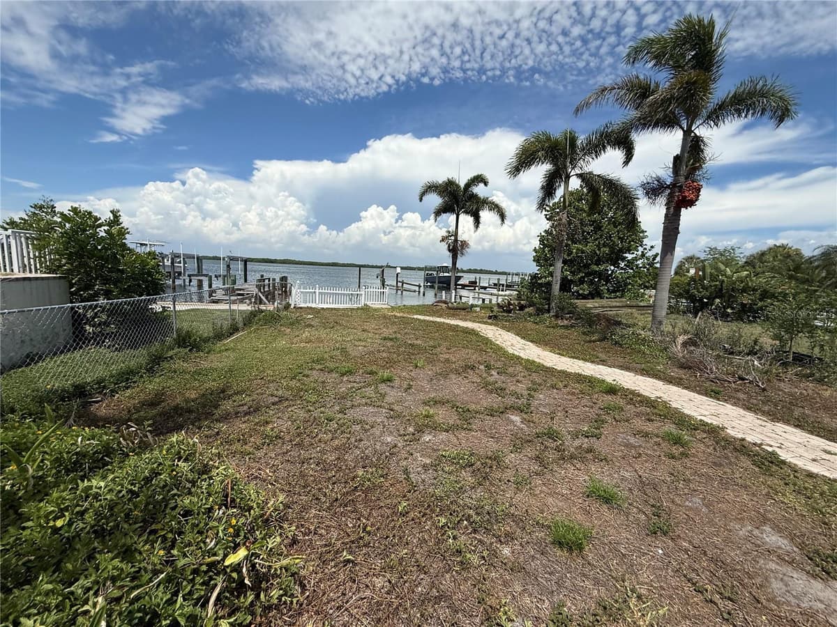6111 BAYOU GRANDE BOULEVARD — photo 4 of 22